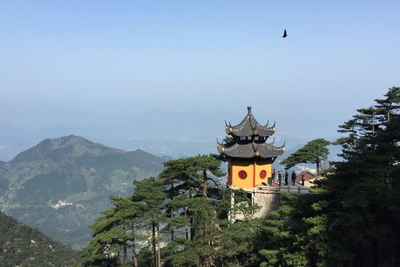 四大佛教重地之一,遙望九華峰,深切地感受詩人般云霧韻味